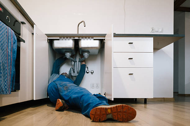 Professional Emergency Plumber technician working in Hauula, HI